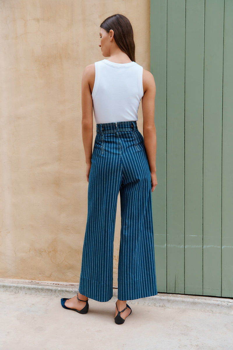 Wiggy Kit | The Jean (Striped) | Model wearing striped blue jeans
