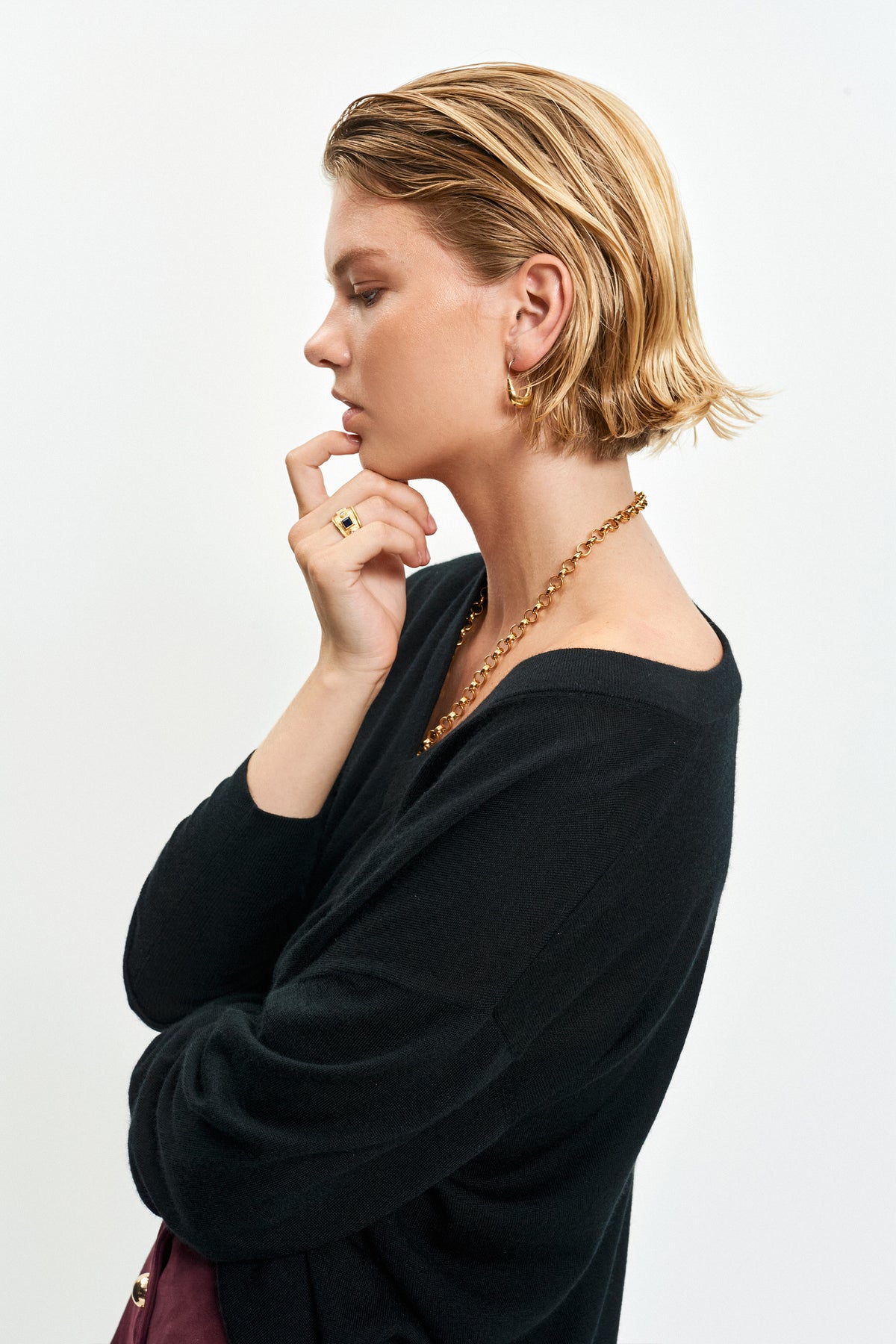 Deep V Sweater (Black)