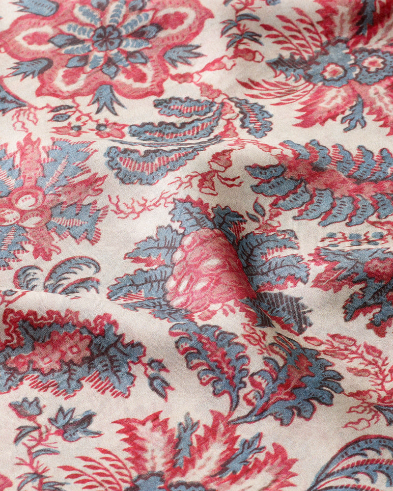 Wiggy Kit | Sarong | Close up of pink patterned Sarong