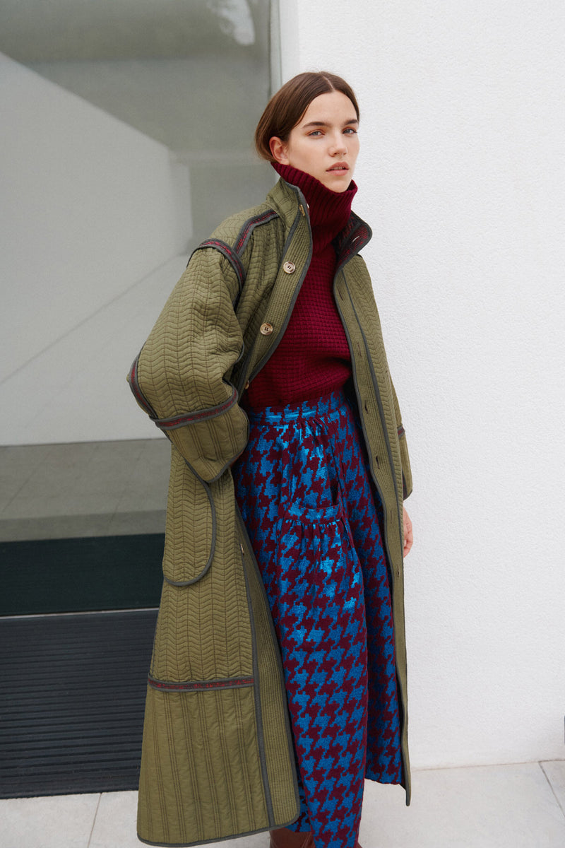 Wiggy Kit | Reversible Quilted Coat | Model Wearing Reversible Quilted Coat in Green Print