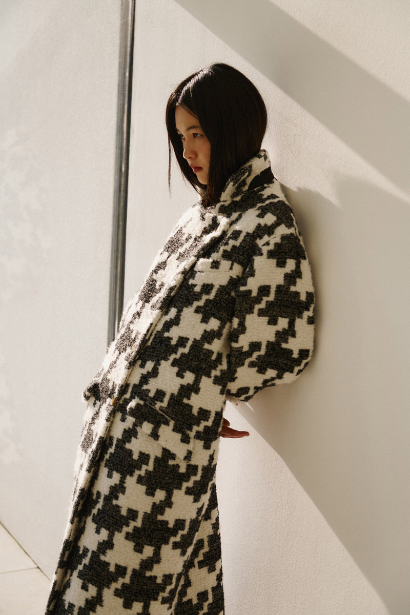 Wiggy Kit | The Boyfriend Coat in Monochrome | Model Wearing Long Coat in Monochrome