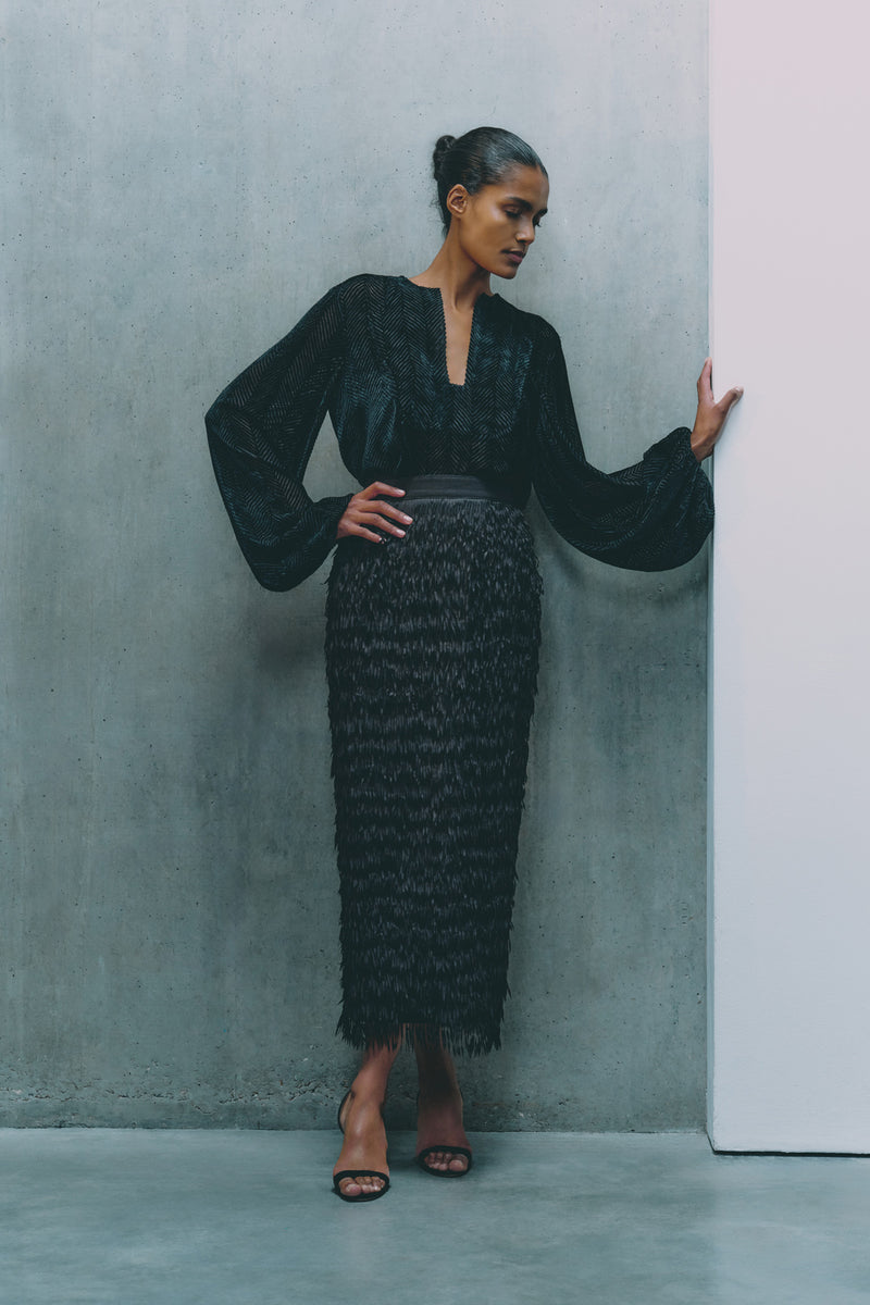 Wiggy Kit | Florence Shirt | Model Wearing Black Silk Long-Sleeve Shirt