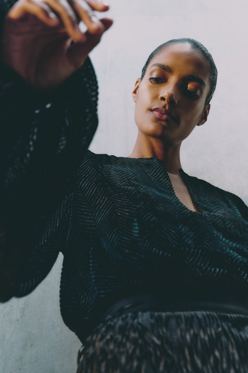 Wiggy Kit | Florence Shirt | Model Wearing Black Silk Long-Sleeve Shirt