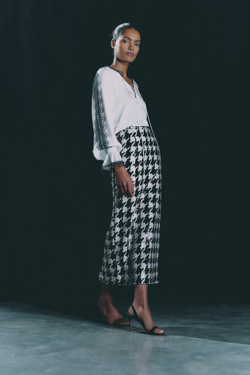 Wiggy Kit | Pirate Shirt in Ivory | Model Wearing White Silk Shirt with Long-Sleeves