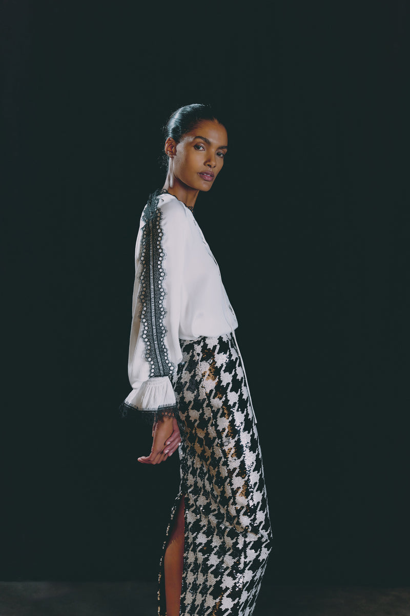 Wiggy Kit | Pirate Shirt in Ivory | Model Wearing White Silk Shirt with Long-Sleeves