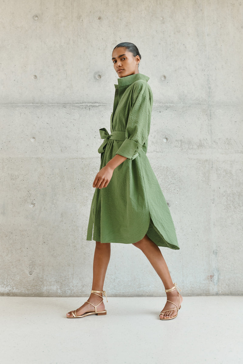 Wiggy Kit | Topper Shirt Dress (Green Seersucker) | Model wearing midi green shirt dress