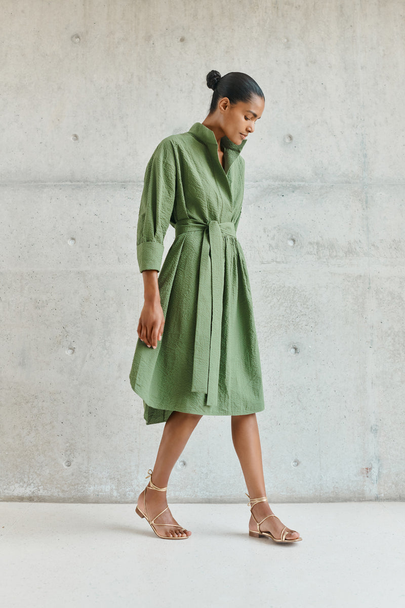 Wiggy Kit | Topper Shirt Dress (Green Seersucker) | Model wearing midi green shirt dress