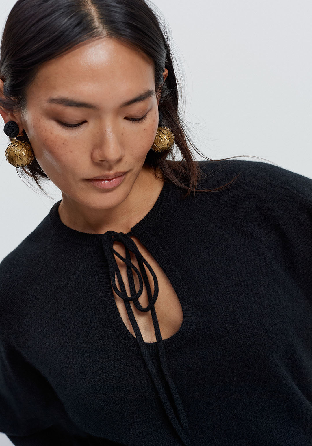 Keyhole Sweater (Black)