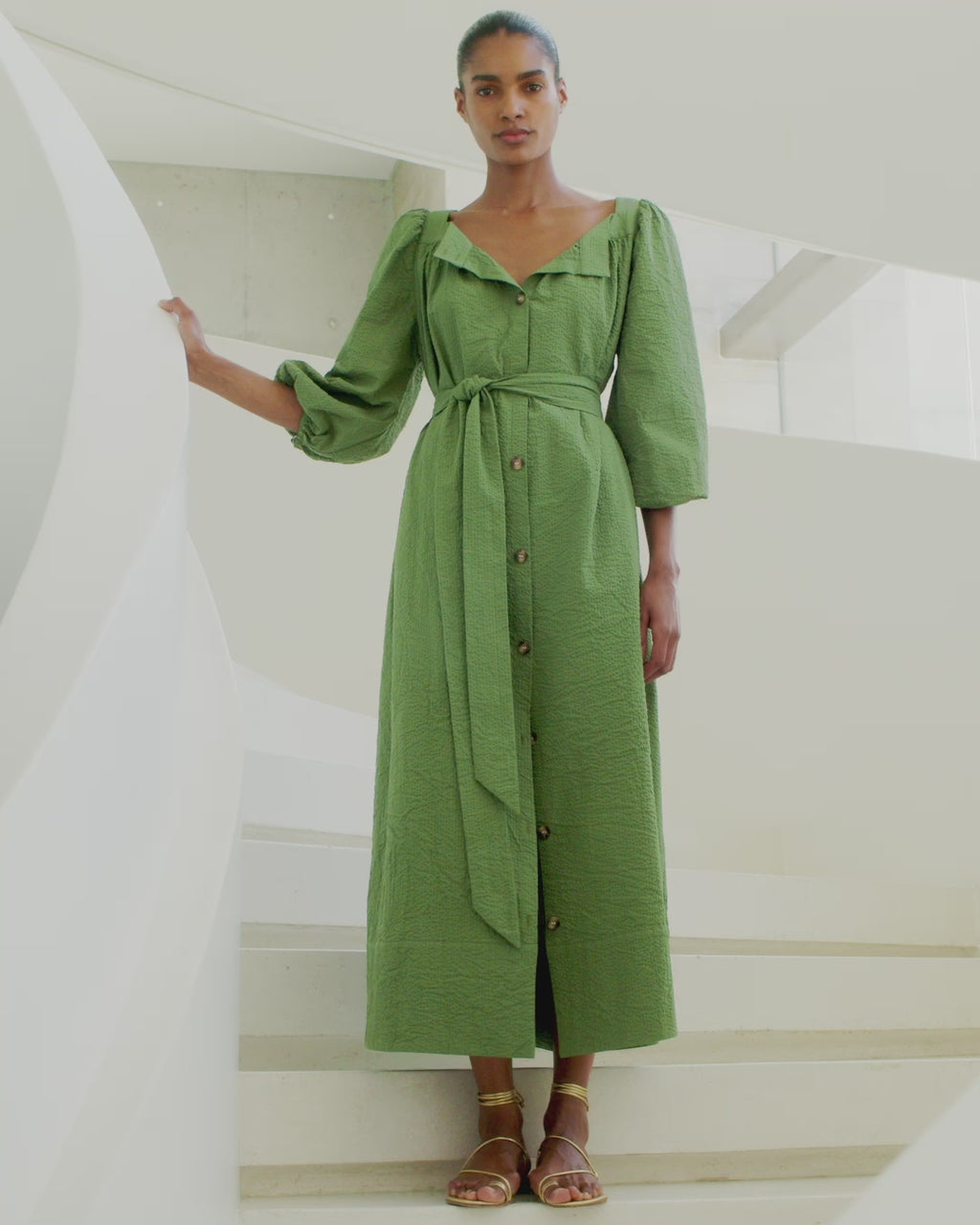 Wiggy Kit | Square Neck Dress (Green Seersucker) | Video of model wearing maxi green dress with long sleeves
