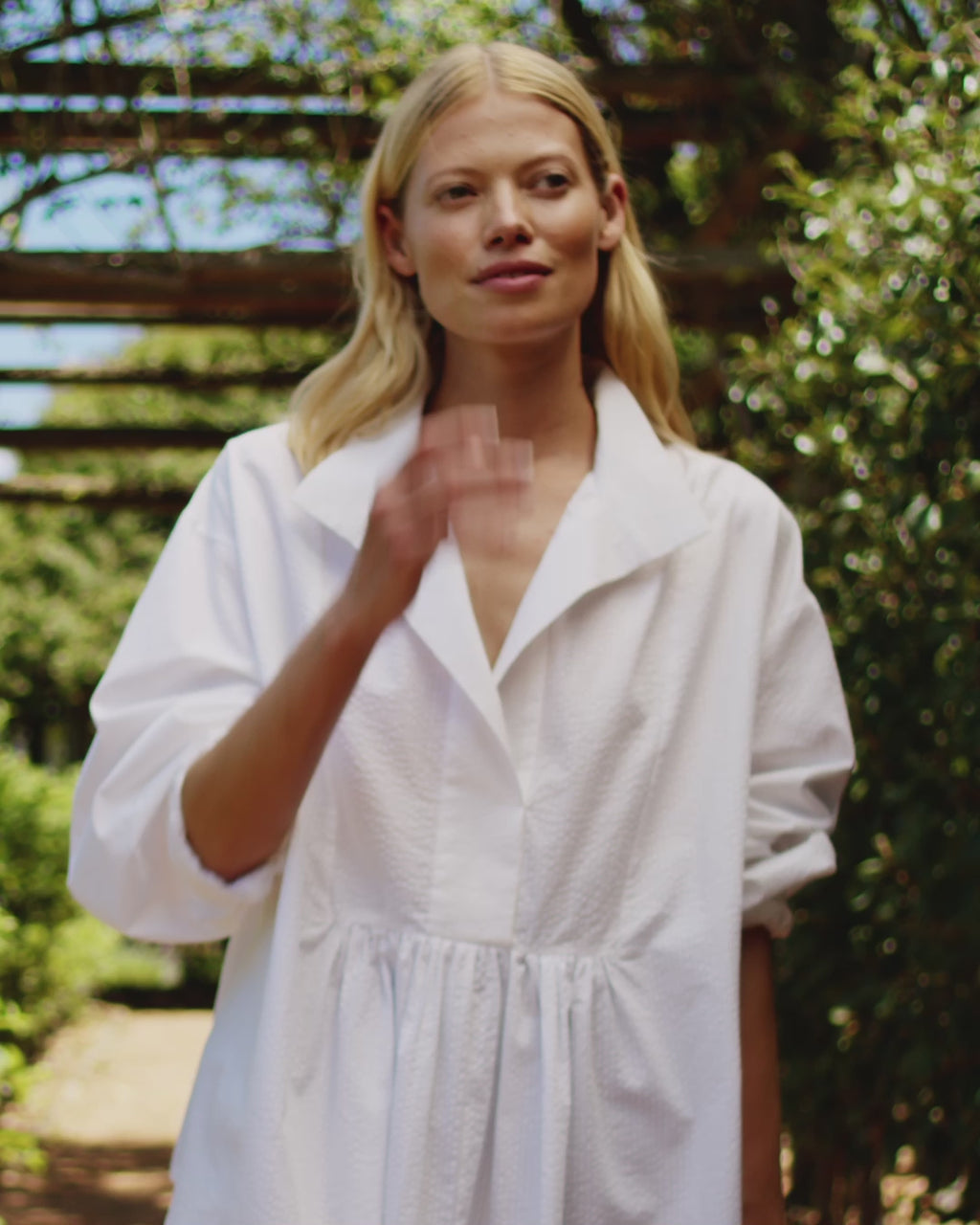 Wiggy Kit | Topper Shirt in White | Lifestyle Video